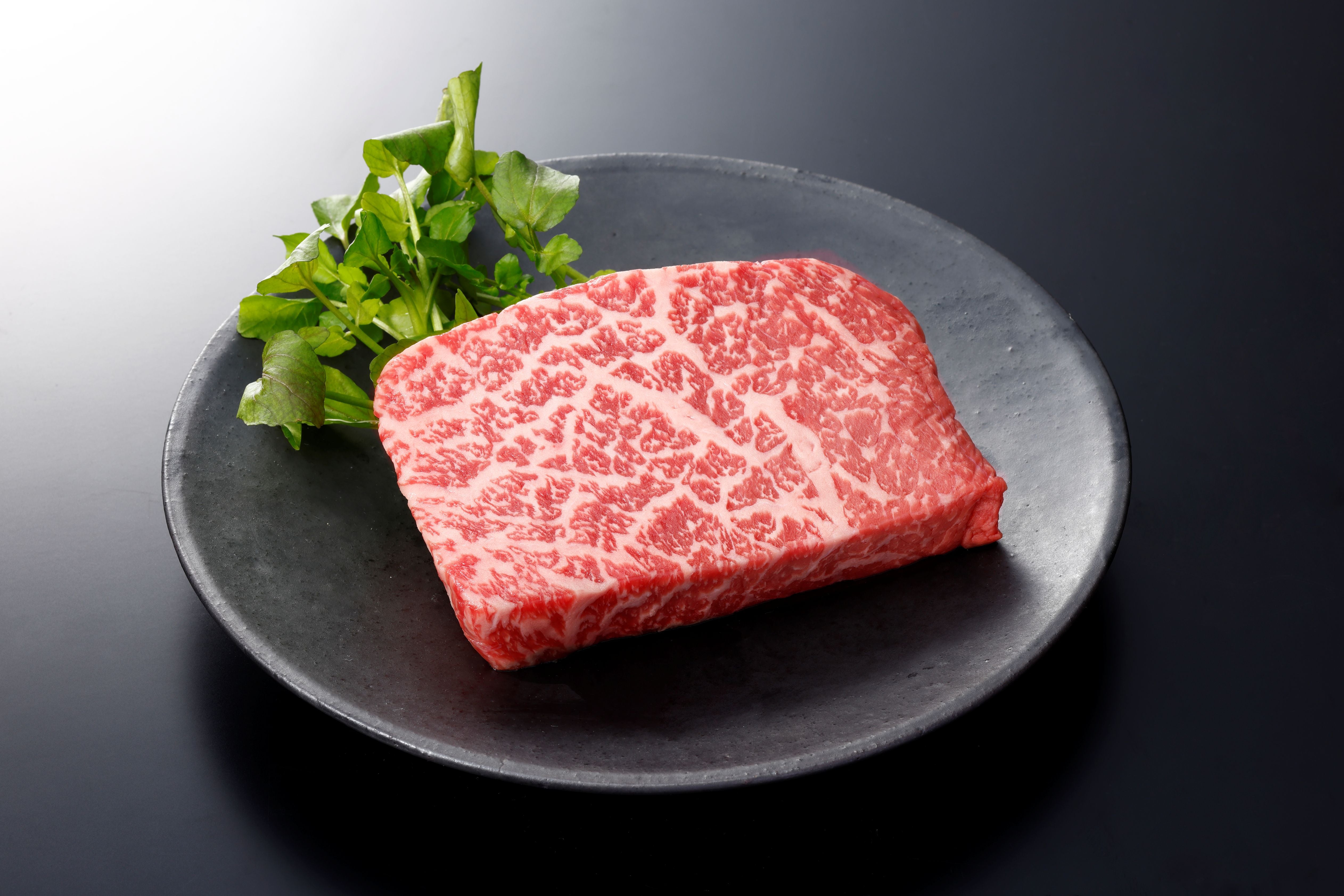 牛肉バースト 牧場直営】沖縄産黒毛和牛 極上牛モモ400g（2枚切り）ステーキ用