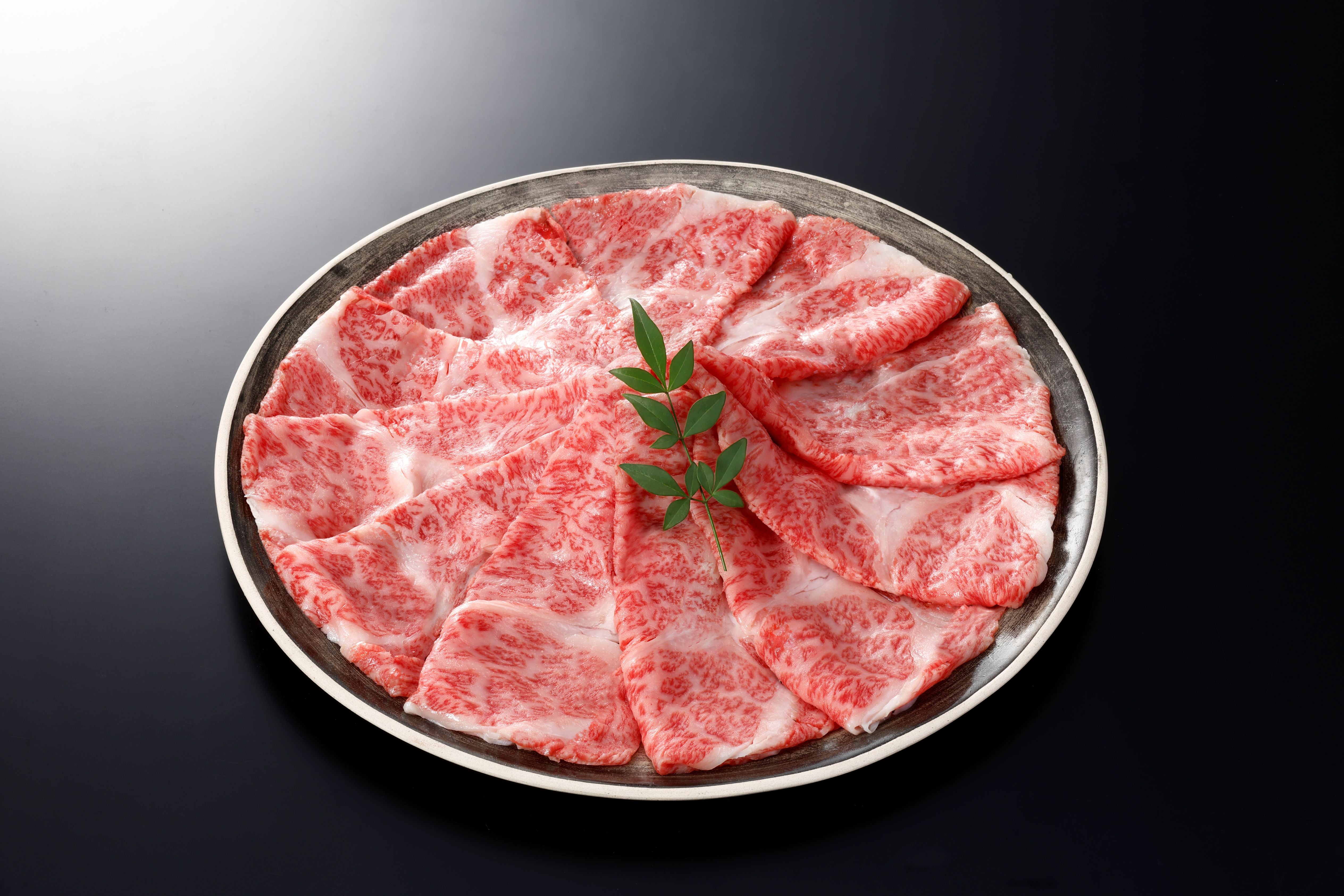 【 牛肉バースト】【超美品】自引後即スリーブ！ 【早い物勝ち！】【ローダ付き】 牧場直営ギフト】沖縄産黒毛和牛 極上牛ローススライス500g すき焼き用
