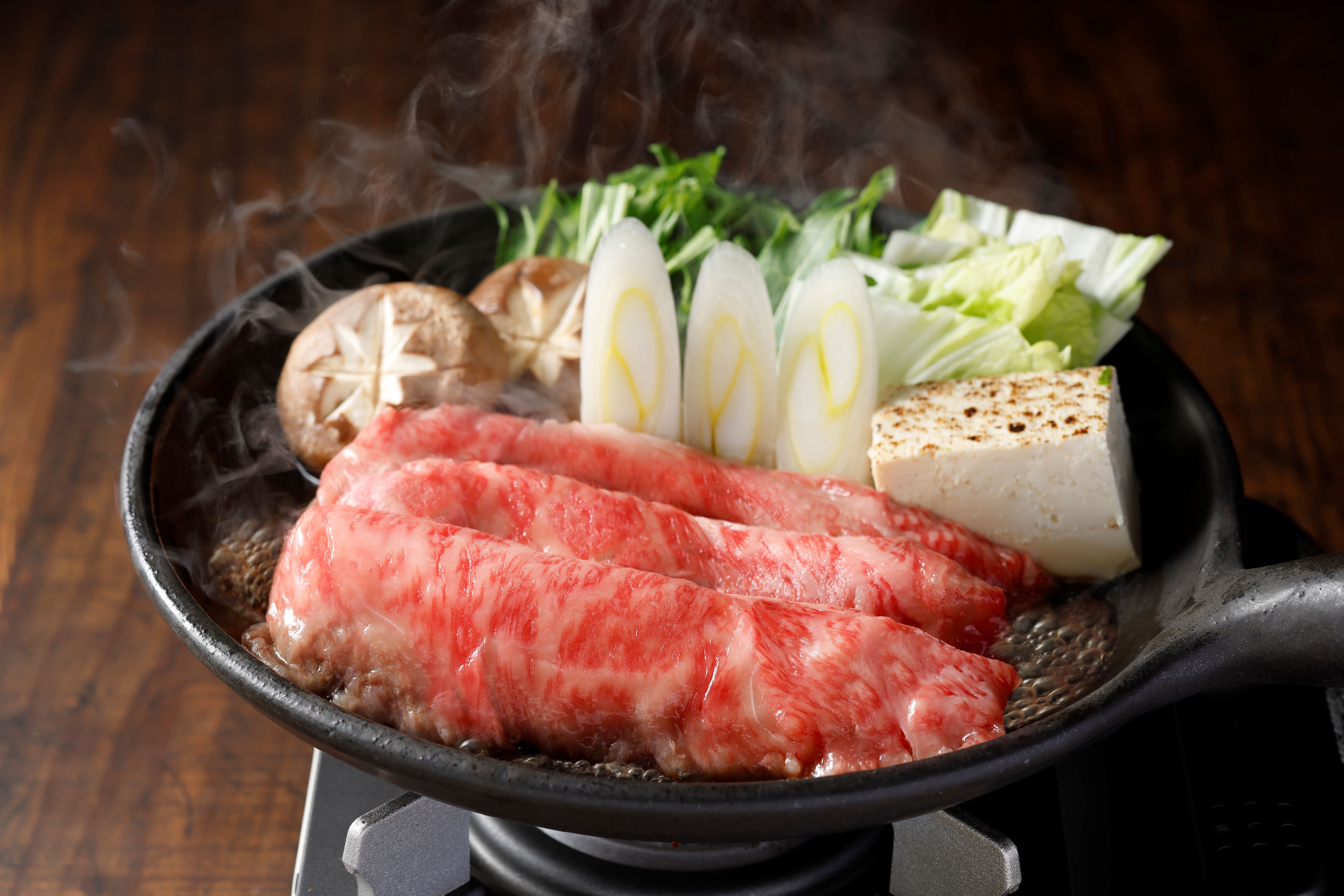 珍品・織部焼の牛 牧場直営ギフト】沖縄産黒毛和牛 極上牛ローススライス500g すき焼き用