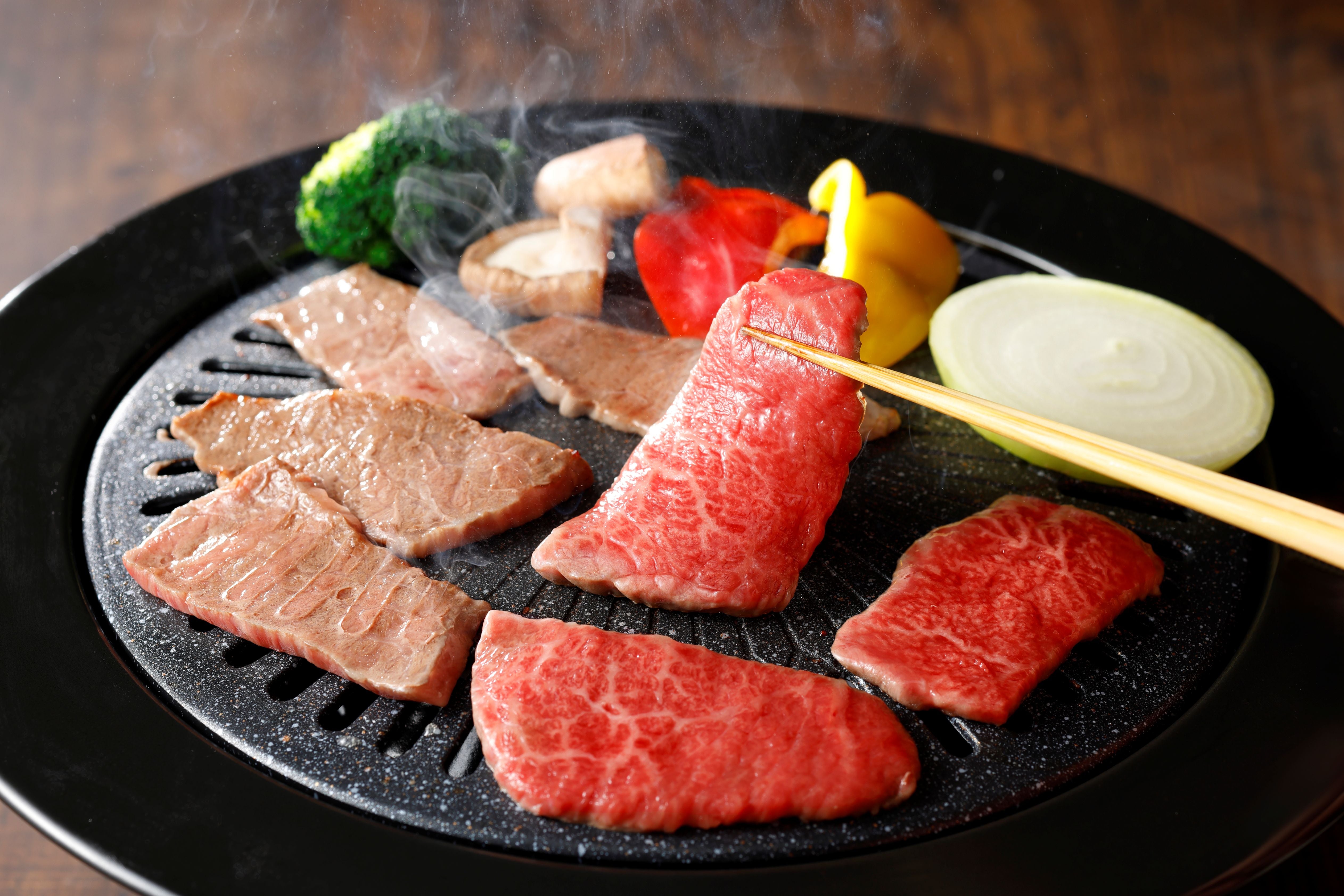 牧場直営ギフト】沖縄産黒毛和牛 厳選3種焼肉セット300g（100g×3）化粧