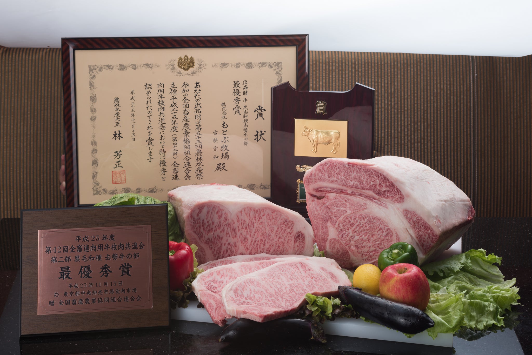 やんばるの恵みを感じる「もとぶ牛バーベキュー焼肉セット」